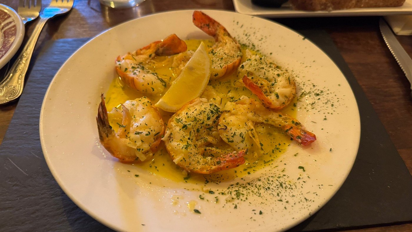 King prawns with garlic butter, herbs and lemon